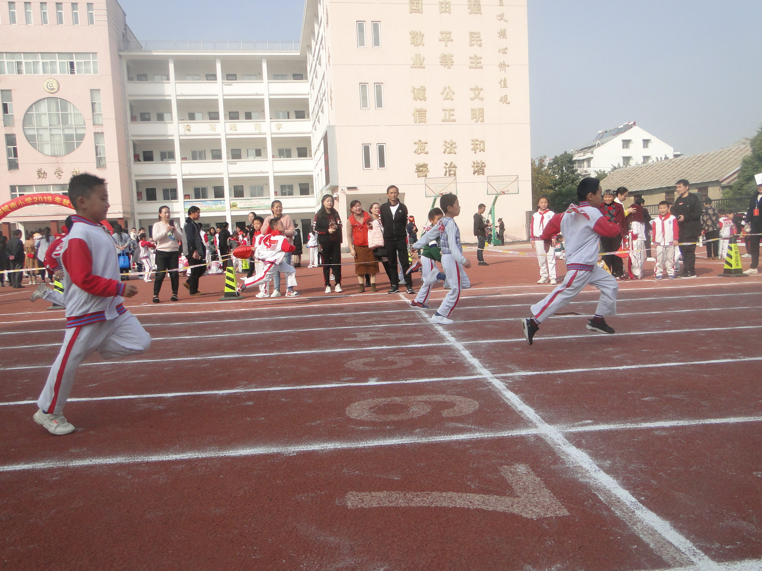 六安市城南小学举行秋季运动会